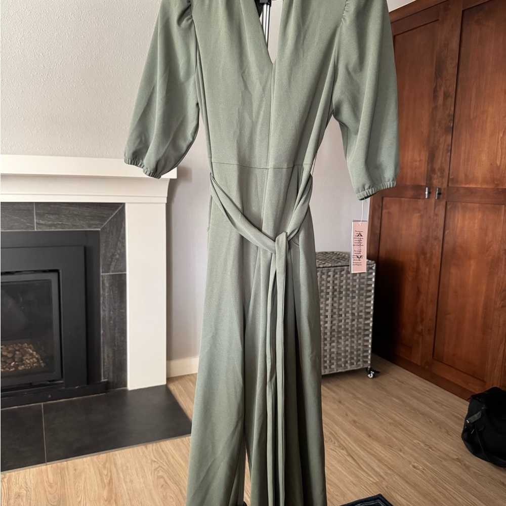 Elegant Green Jumpsuit with Belt